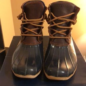 Sperry saltwater tan/navy duck boots